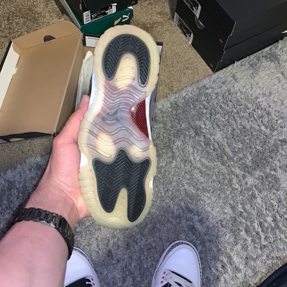 Jordan 11 retro 72-10 (GS) 4Y - Picture 5 of 6